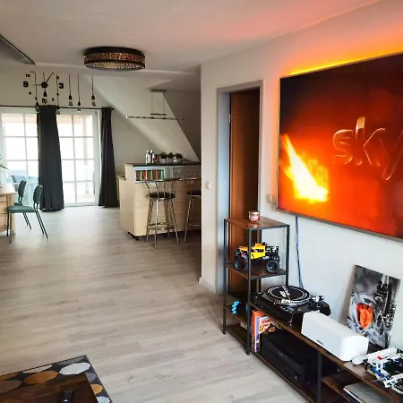 Grosses Offenes Loft Oder Kleine Gemuetliche Wohnung Mit Balkon Wolmirstedt Buitenkant foto