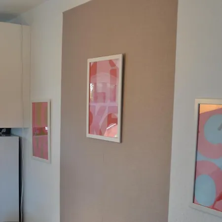 Grosses Offenes Loft Oder Kleine Gemuetliche Wohnung Mit Balkon Wolmirstedt Buitenkant foto