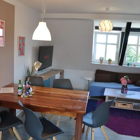 Grosses Offenes Loft Oder Kleine Gemuetliche Wohnung Mit Balkon Wolmirstedt Buitenkant foto
