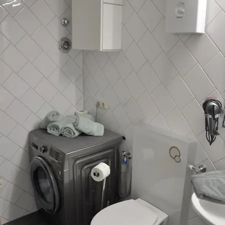 Grosses Offenes Loft Oder Kleine Gemuetliche Wohnung Mit Balkon Wolmirstedt Buitenkant foto