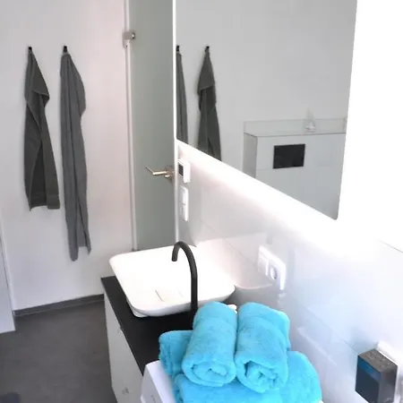 Grosses Offenes Loft Oder Kleine Gemuetliche Wohnung Mit Balkon Wolmirstedt Buitenkant foto