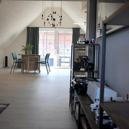 Grosses Offenes Loft Oder Kleine Gemuetliche Wohnung Mit Balkon Wolmirstedt Buitenkant foto