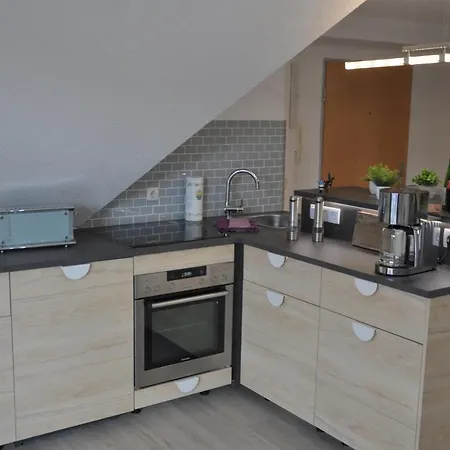 Grosses Offenes Loft Oder Kleine Gemuetliche Wohnung Mit Balkon Wolmirstedt Buitenkant foto