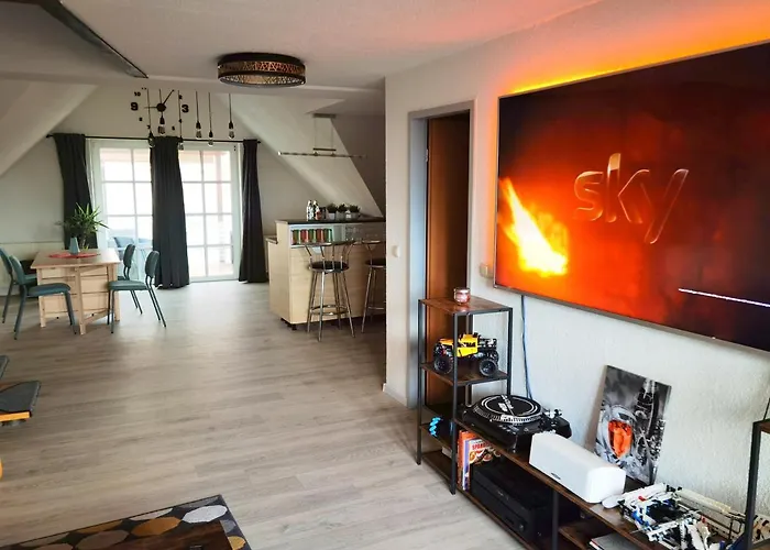 Grosses Offenes Loft Oder Kleine Gemuetliche Wohnung Mit Balkon