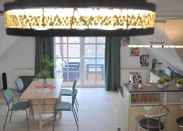 Grosses Offenes Loft Oder Kleine Gemuetliche Wohnung Mit Balkon