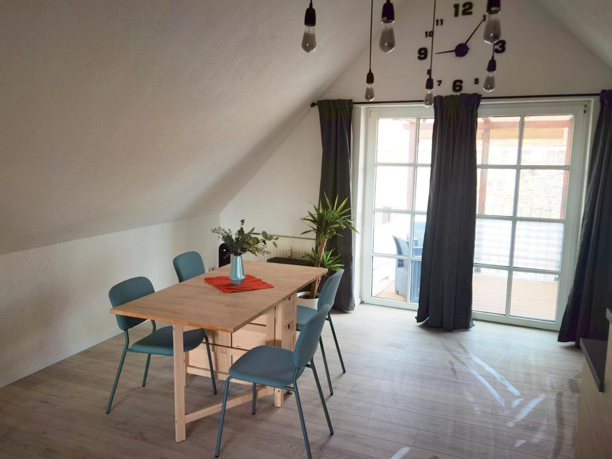 Grosses Offenes Loft Oder Kleine Gemuetliche Mit Balkon *