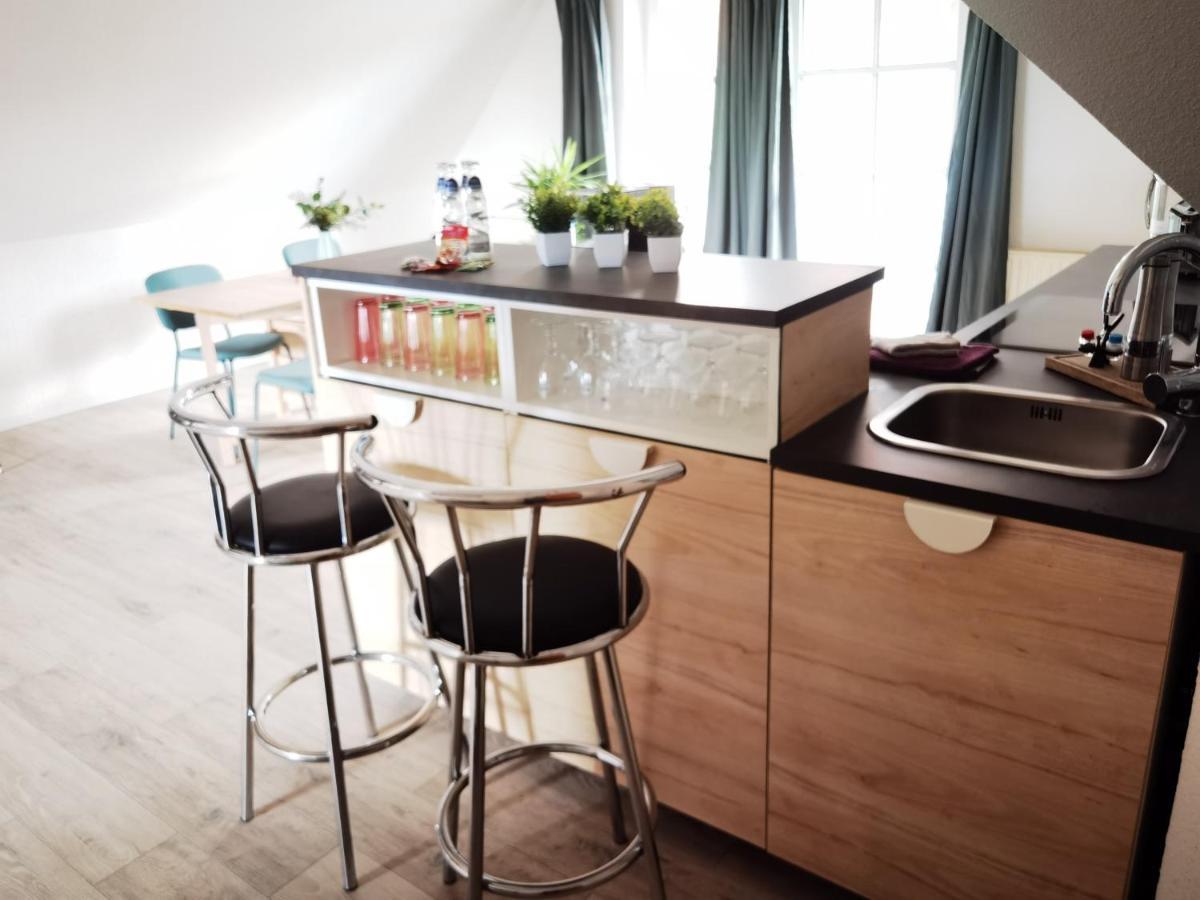 Grosses Offenes Loft Oder Kleine Gemuetliche Mit Balkon Appartement *