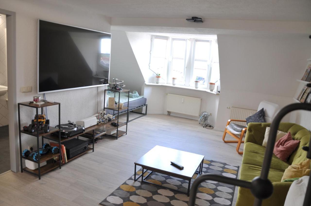 Grosses Offenes Loft Oder Kleine Gemuetliche Mit Balkon *
